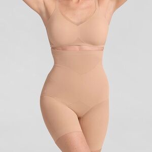 NWT-Superpower Short Shapewear